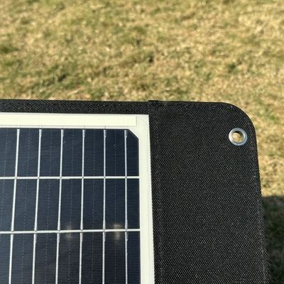 Pannello solare impermeabile pieghevole da 300 W per l'alimentazione delle centrali elettriche per viaggi all'aperto