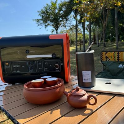 Generatore di emergenza nero Centrale elettrica portatile 2200W Batteria al litio ferro fosfato