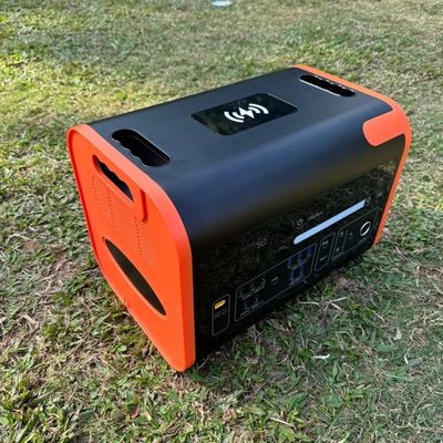 Invertitore di onde sinusoidali puro AT22 2200W Fornitore di alimentazione portatile LCD per la casa in campeggio all'aperto
