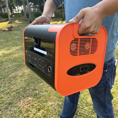 AT22 220V Potenza portatile 2200W Batteria al litio di picco 4400W per campeggi e emergenze