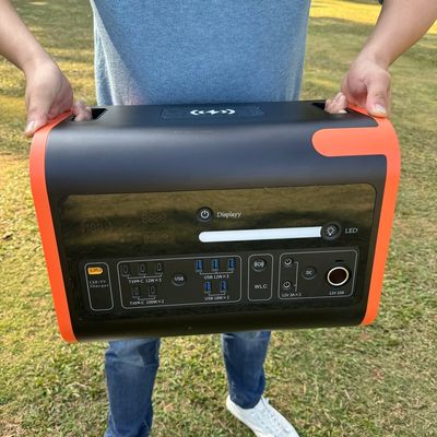 Stazione elettrica portatile di ricarica wireless per campeggi di emergenza all'aperto LiFePO4