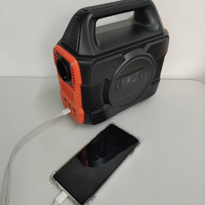 288wh Capacità nominale Centrale elettrica portatile generatore di energia solare da 300W per campeggio