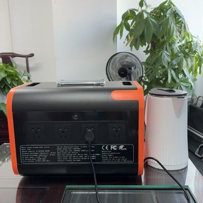 2400W2048wh Sistema di stoccaggio dell'energia Stazione elettrica portatile Generatore solare ricarica rapida 1500W Wireless 15W