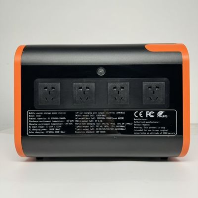 Centrale di accumulo di energia portatile da 800W a carica solare in nero con colore arancione