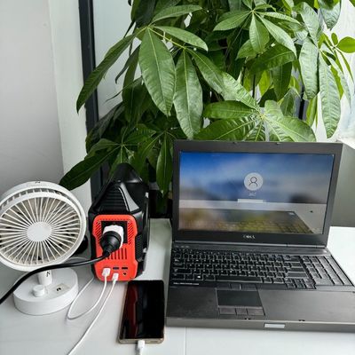Stazione elettrica portatile per campeggio all'aperto con presa UE AC e display a cristalli liquidi