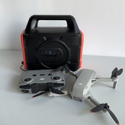 Generatore portatile riciclabile da 300W di grande capacità per campeggio all'aperto e ricarica dei droni