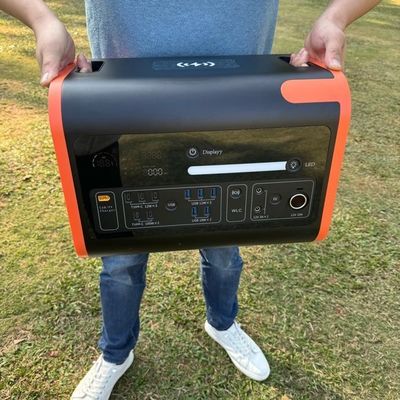 Centrale elettrica portatile da 600W LiFePO4 2048wh 2200W AT22 Generatore solare per lavoro a distanza