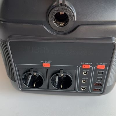 LiFePO4 Battery Charging Bank 600W Potenza mobile con QC3.0 di uscita 18W e illuminazione LED 11W
