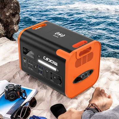 Stazione elettrica portatile all'aperto con inverter di onde sinusoide puro e tutte le prese di uscita AC