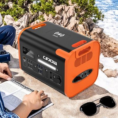 Stazione elettrica portatile all'aperto con inverter di onde sinusoide puro e tutte le prese di uscita AC