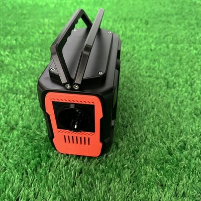 Stazione elettrica portatile esterna per la ricarica mobile