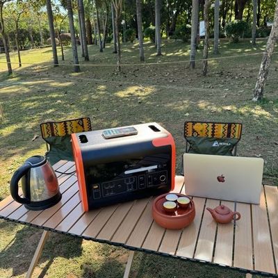 Stazione elettrica portatile di ricarica wireless da 15W con grande capacità e opzioni personalizzabili
