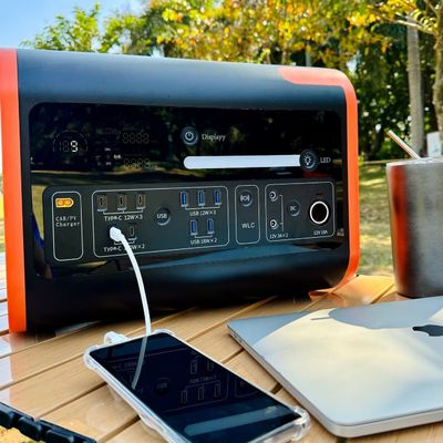 Stazione elettrica mobile a ricarica rapida da 1500W per lo stoccaggio dell'energia solare e la ricarica wireless
