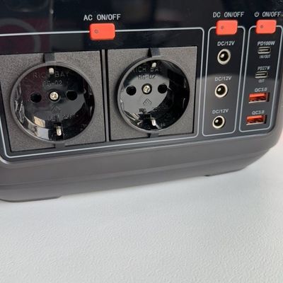 Stazione elettrica mobile all'aperto con pannelli solari da 600W e uscita sinusoidale