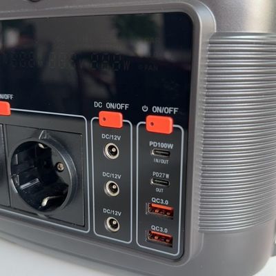 11W Illuminazione a LED 220V/110V AC Output 600W Batteria al litio per centrale elettrica portatile