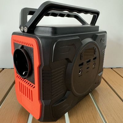 Progettazione semplice Stazione elettrica portatile per uso domestico all'aperto con uscita di tipo C Pd100W Pd27W