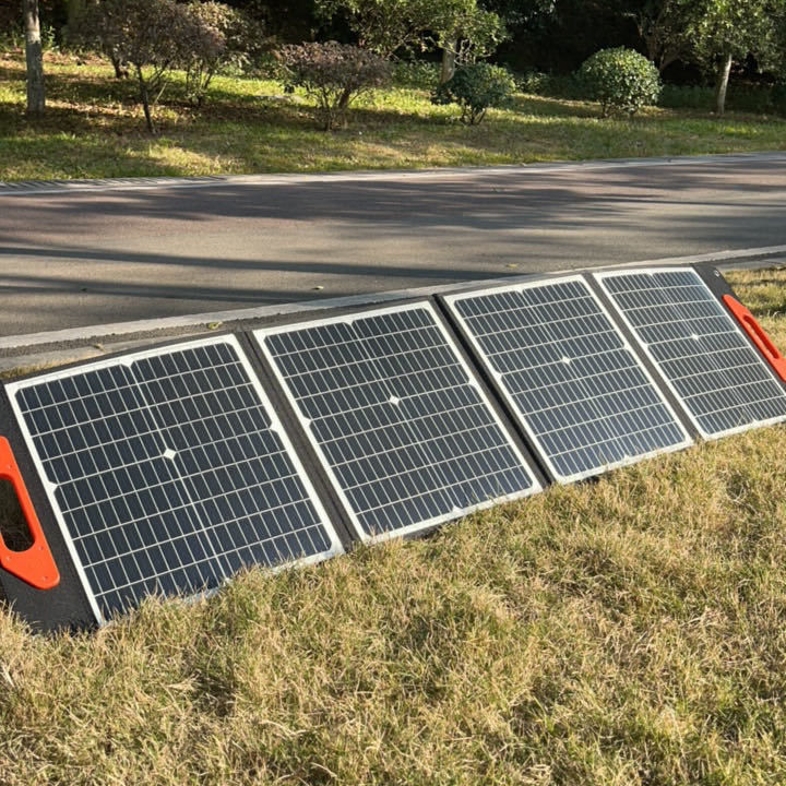 100wp pannelli solari pieghevoli neri per la ricarica del generatore solare durante il campeggio all'aperto
