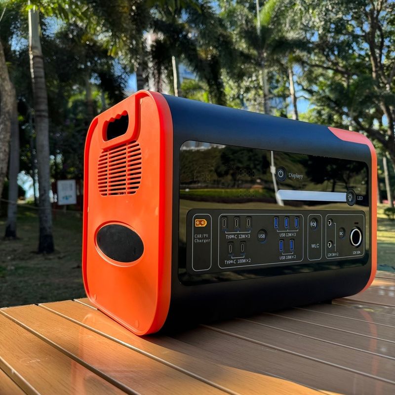 Stazione elettrica portatile di ricarica wireless per campeggi di emergenza all'aperto LiFePO4
