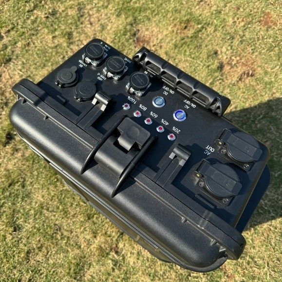 Centrale elettrica portatile a batteria al litio ternaria per uso domestico per attività all'aria aperta