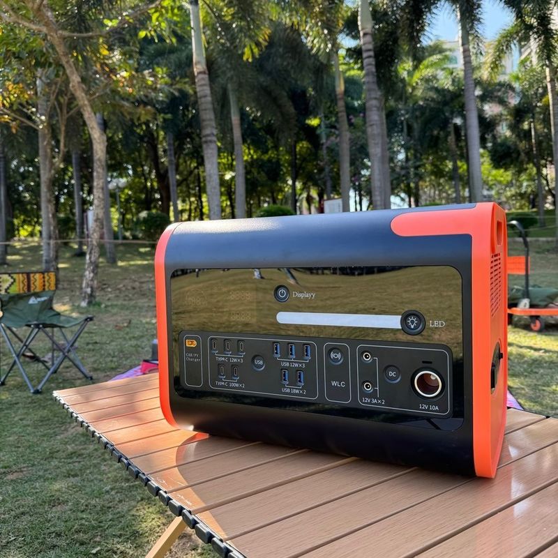 AC/DC/Tipo-C/PV di ricarica Generatore solare mobile da 2200W con ricarica wireless portatile