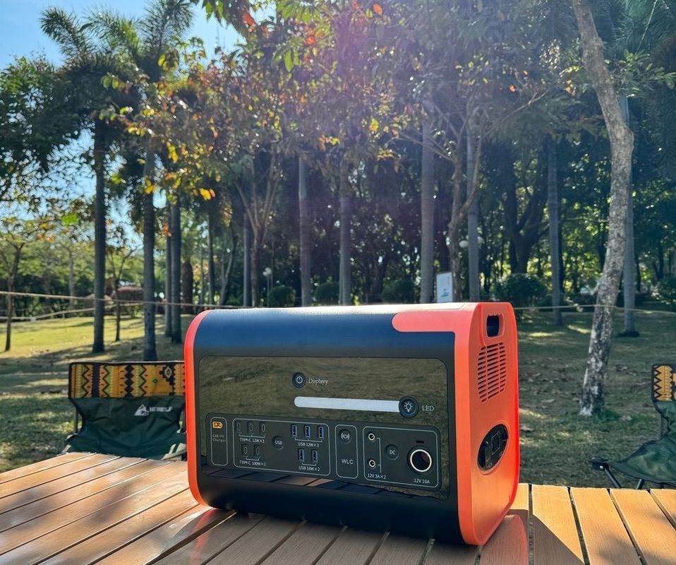 1800W 2000W 2200W Centrale elettrica portatile 2kw con batteria al litio LiFePO4 AT22 Nero