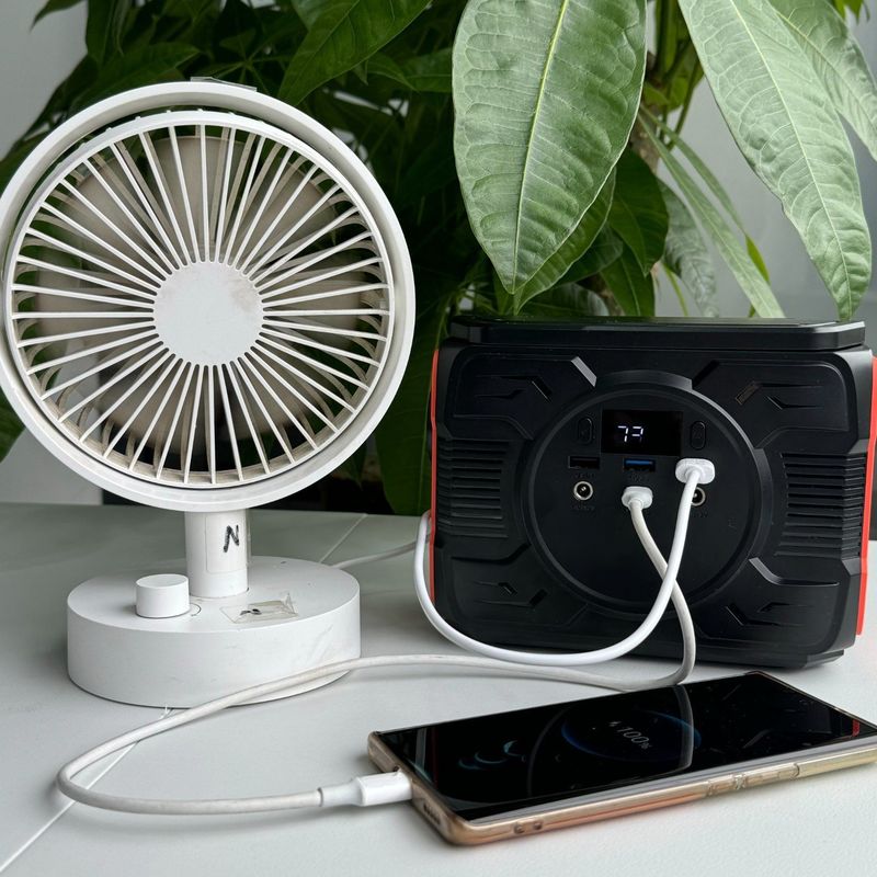 Generatore solare multifunzione da 1,6 kg per la ricarica in ufficio e la centrale elettrica mobile