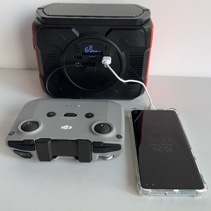 Stazione di alimentazione portatile a corrente alternata a onda modificata 200W con luce a LED e uscita QC3.0