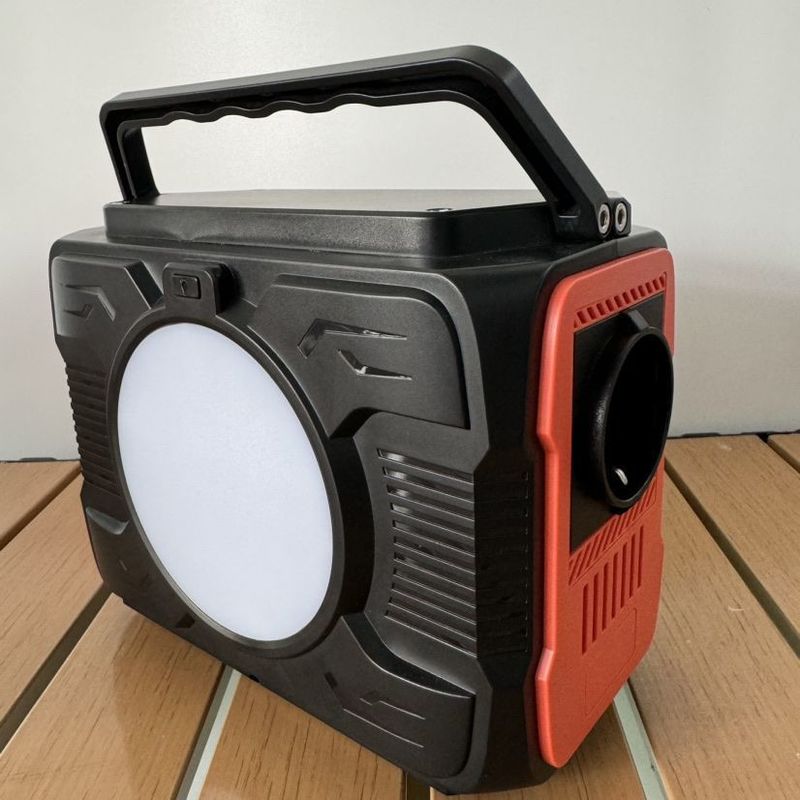 Stazione di energia solare portatile 200W con luce a LED AC Potenza di uscita 5V-20V/2A Adapter Input