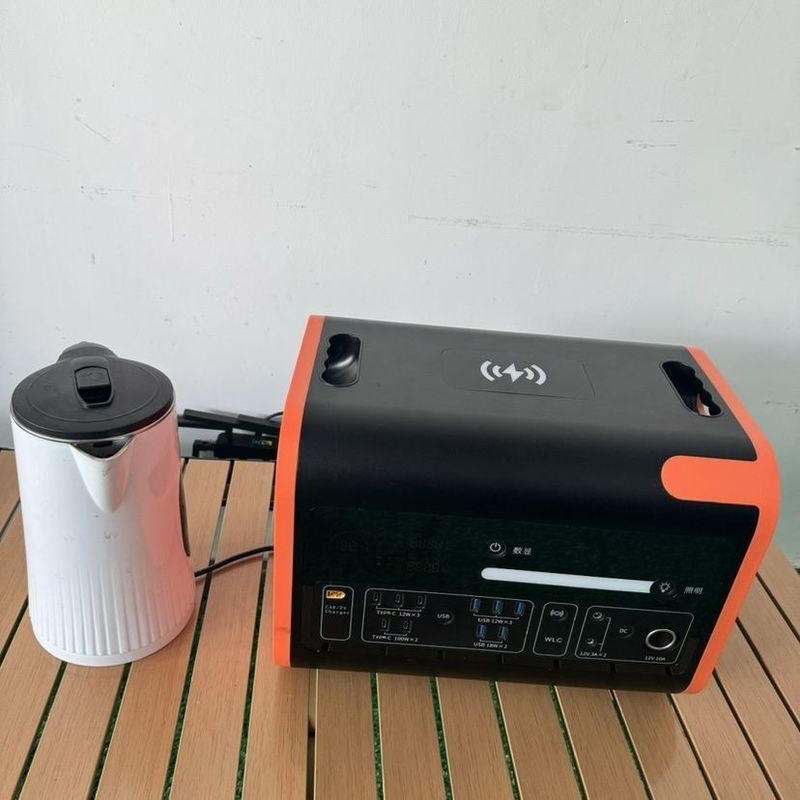 Centrale elettrica per il deposito di energia esterna portatile 600W 1200W 2200W con pannelli solari di ricarica