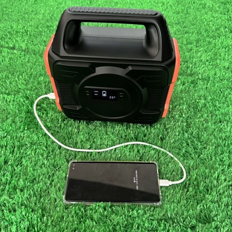 Generatore solare ricaricabile da 300 W per centrali elettriche portatili e campeggi all'aperto